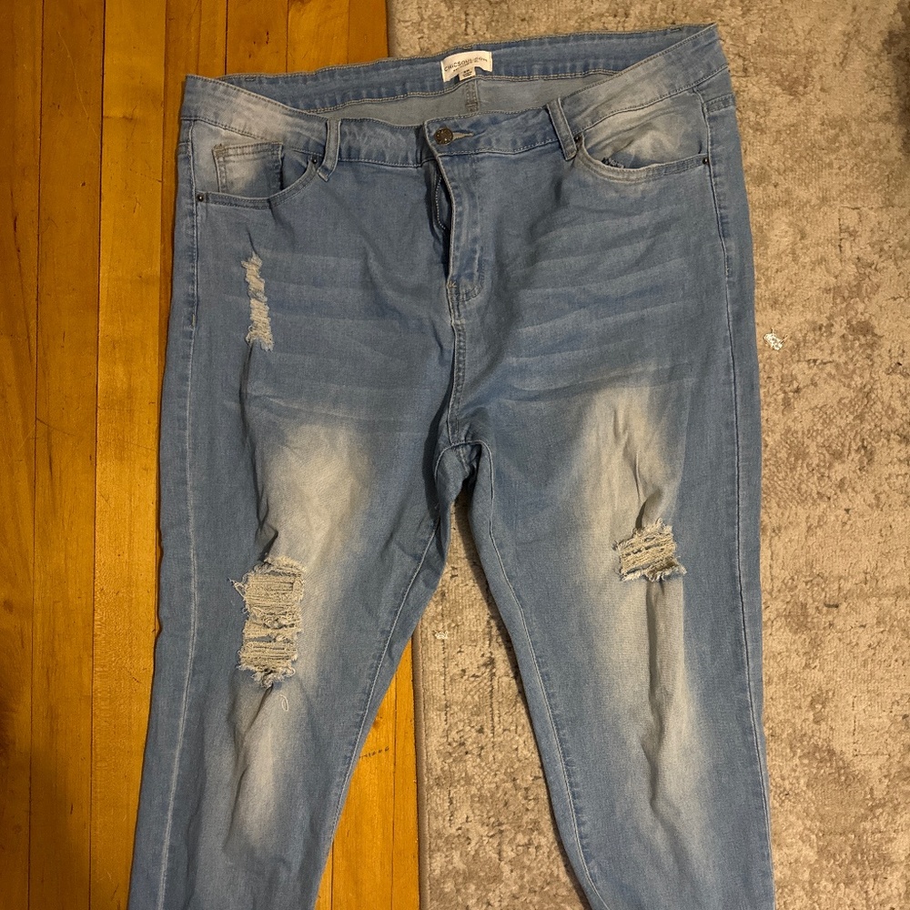 Light washed skinny jeans